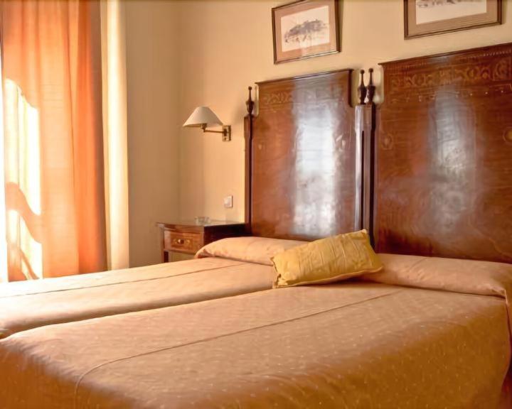 Hotel Iberia Plaza America Касерес Екстер'єр фото