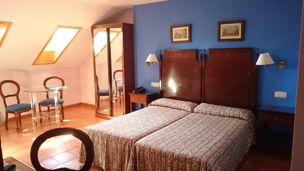 Hotel Iberia Plaza America Касерес Номер фото