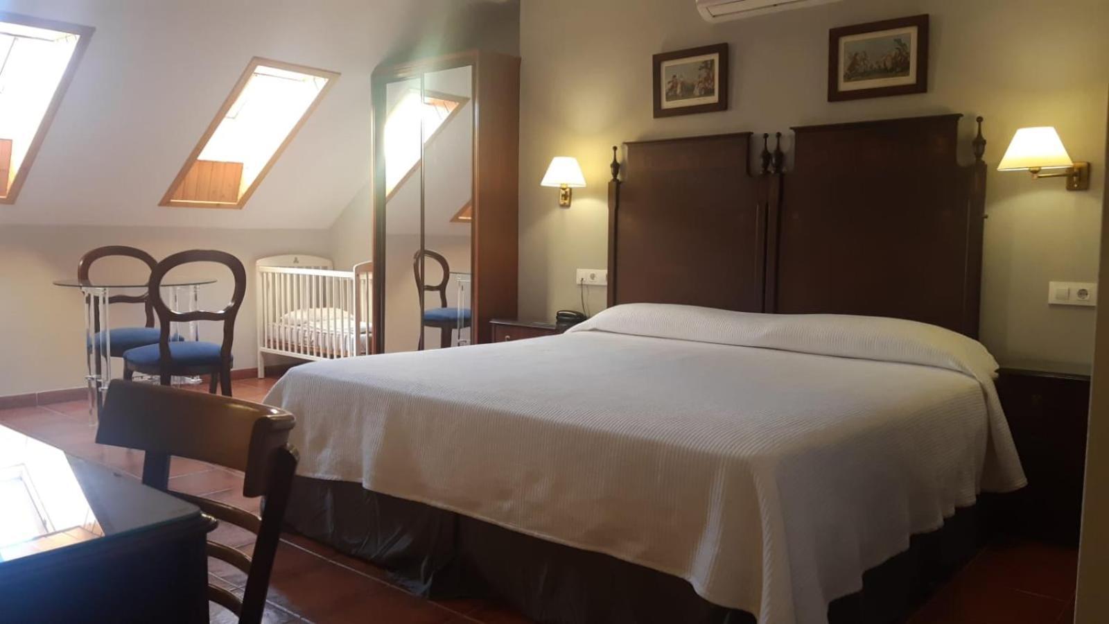 Hotel Iberia Plaza America Касерес Екстер'єр фото