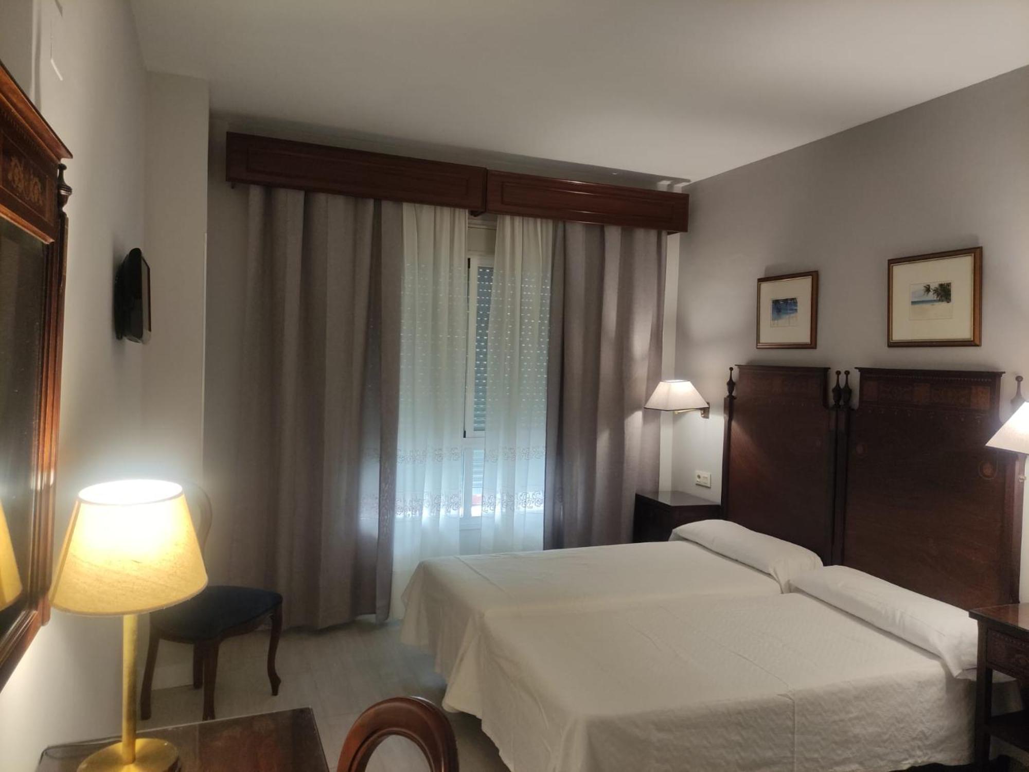 Hotel Iberia Plaza America Касерес Екстер'єр фото