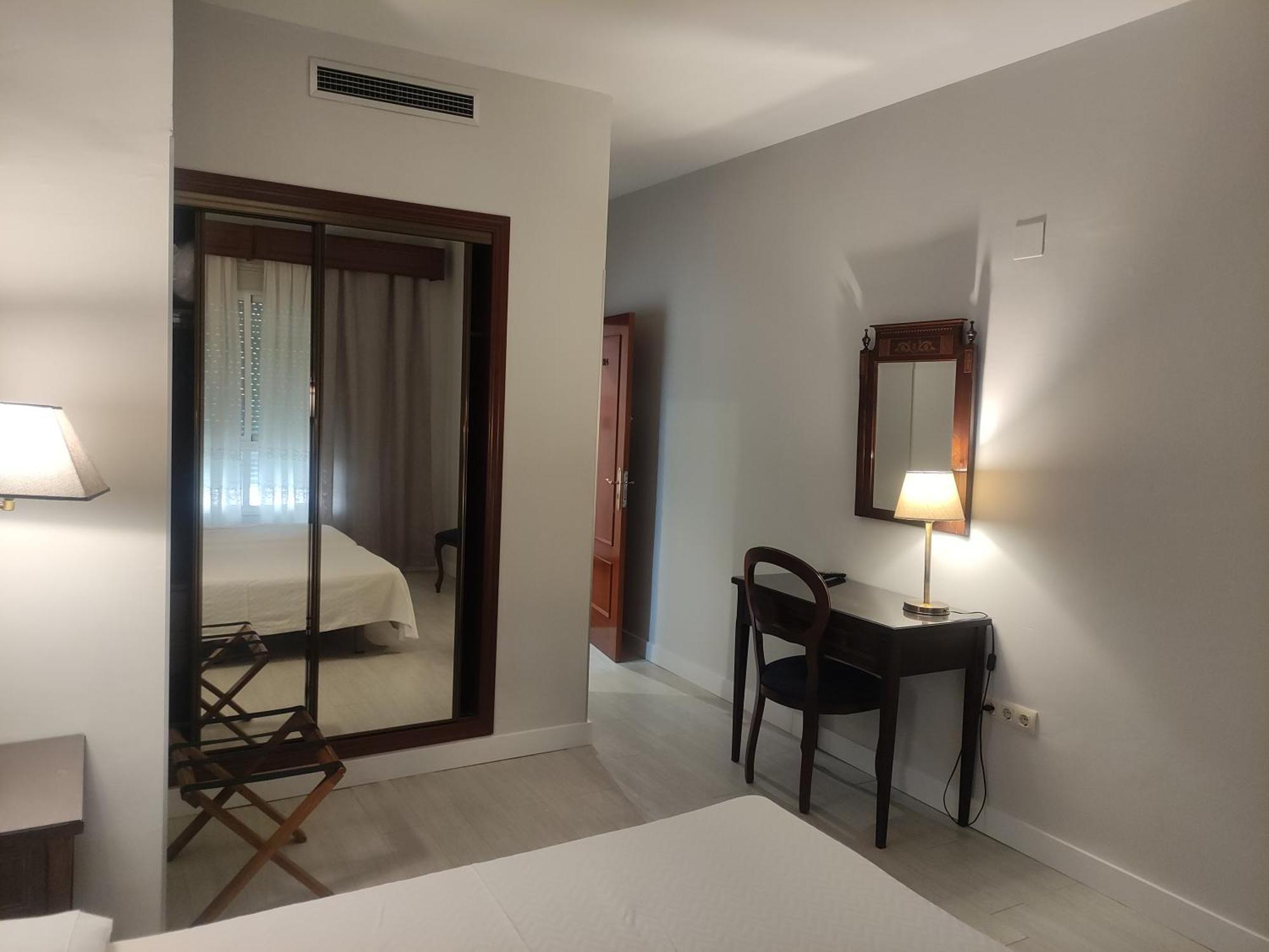 Hotel Iberia Plaza America Касерес Екстер'єр фото