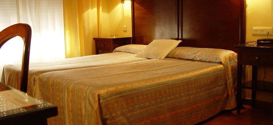 Hotel Iberia Plaza America Касерес Екстер'єр фото