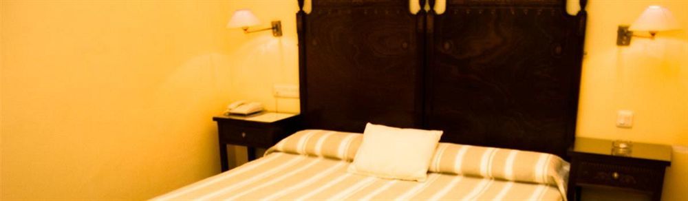Hotel Iberia Plaza America Касерес Екстер'єр фото